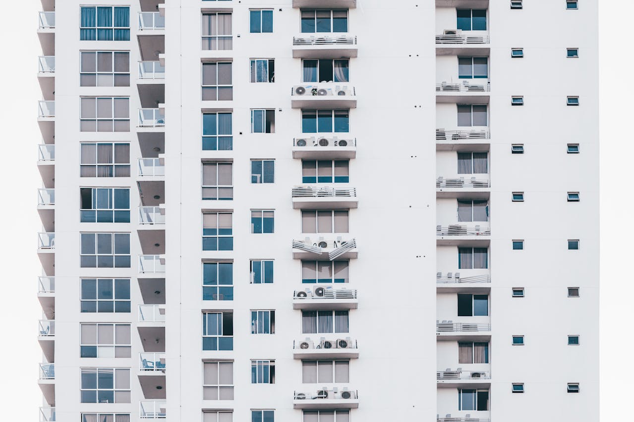 DIREITO E GESTÃO CONDOMINIAL: TEORIA E PRÁTICA